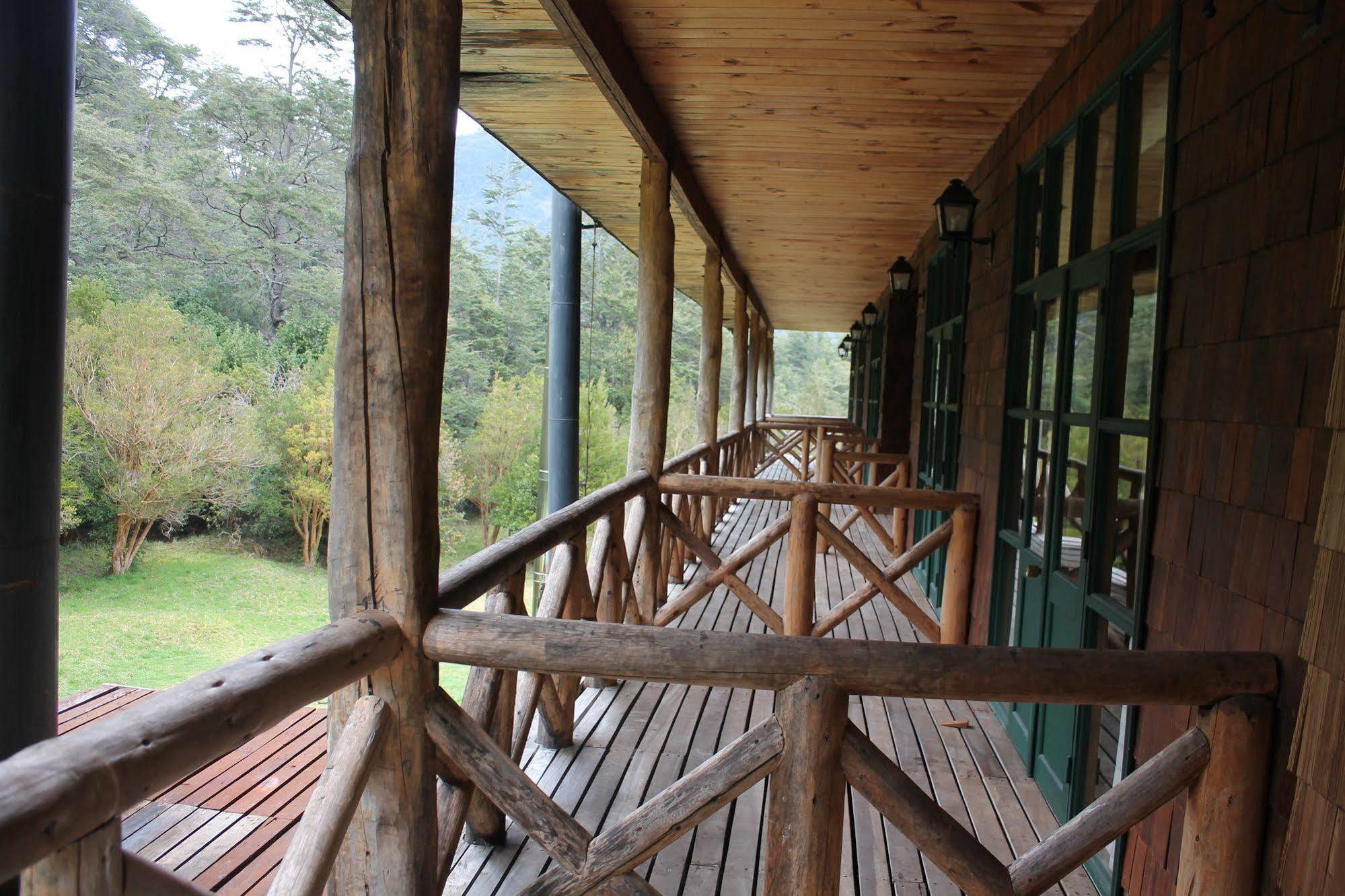 Mitico Puelo Lodge Las Gualas Bagian luar foto